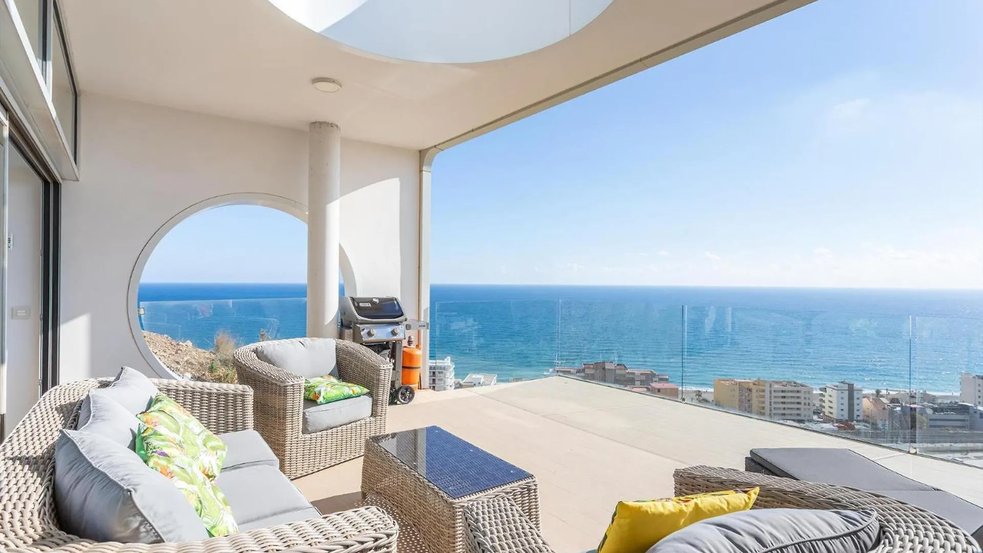 Vivi Homes -Vista Mar Pool, Terrace, Golf & Sea View location